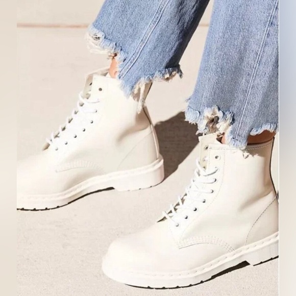 Dr. Martens 1460 Mono Combat Boots Women Size 8 White Shiny Patent Leather NWOT - Picture 1 of 15